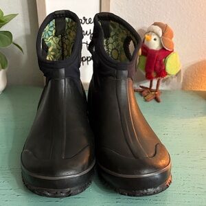Black Ankle Bogs Rain Boots SZ 11 box 103